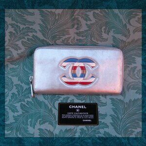 RARE Authentic CHANEL Silver Leather Wallet EUC with Card